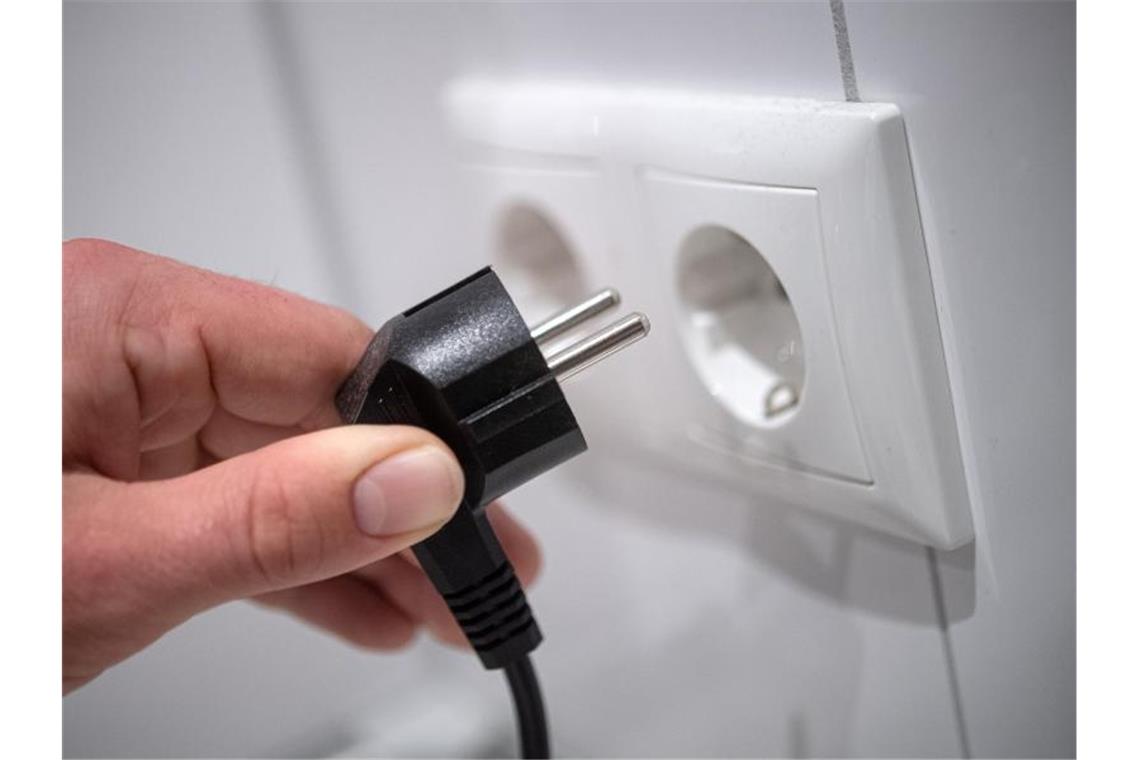 Gas- und Strompreise steigen deutlich Immer mehr Verbraucher wechseln angesichts kräftig steigender Energiepreise ihren Stromanbieter. Foto: Sina Schuldt/dpa