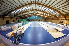 Immer noch Baustelle: Die ehemalige Tennishalle in Oppenweiler – hier ein Bild von Ende November – wird gerade in eine Sporthalle für den Schul- und Vereinssport ungebaut. Foto: Alexander Becher