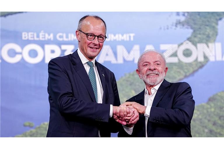 Immer noch dicke Freunde? Bundeskanzler Friedrich Merz (li.) traf am 7. November 2025 bei der Weltklimakonferenz COP30 in Belém Luiz Inacio Lula da Silva, Präsident von Brasilien, zu einem Gespräch.