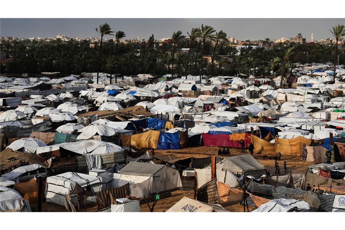 Immer noch harren tausende Palästinenser in Zeltlagern aus.