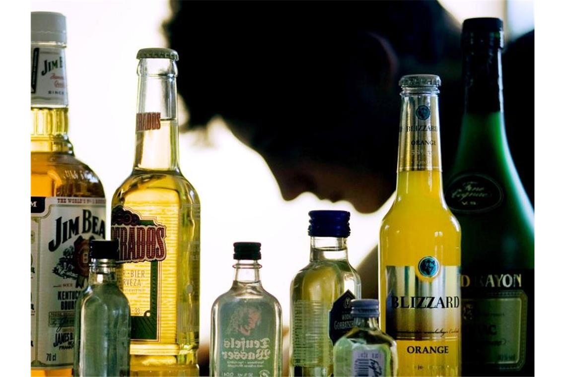 20.500 Kinder und Jugendliche landen volltrunken in Klinik Immer noch landen mehr als 20.000 Kinder und Jugendliche mit einer Alkoholvergiftung im Krankenhaus. Foto: Jens Büttner/dpa-Zentralbild/dpa