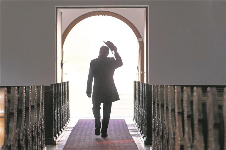 Immer noch treten viele Menschen aus der Kirche aus. Doch so viele wie im Jahr 2014 sind es nicht mehr.Foto: Adobe Stock
