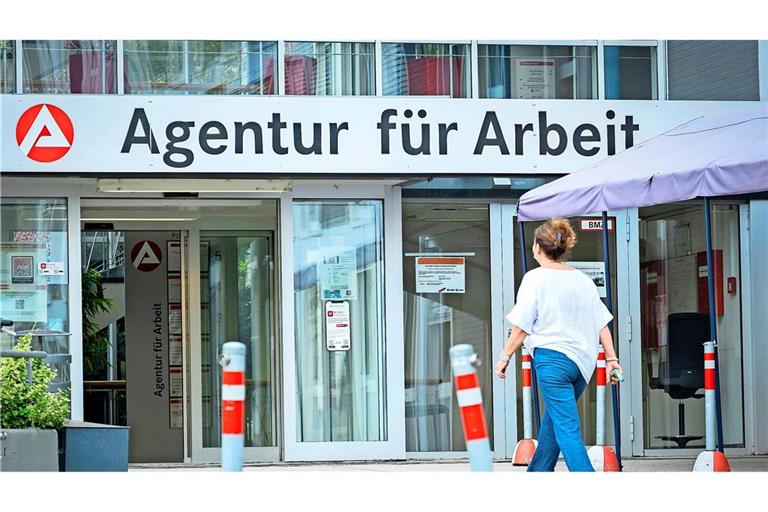 Immer weniger Empfängerinnen und Empfänger von Bürgergeld schaffen offenbar den Sprung vom Minijob in reguläre Jobs (Symbolfoto).