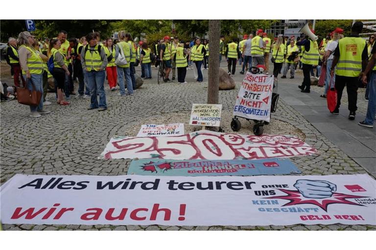 Immer wieder hat Verdi im Laufe der Tarifrunde Warnstreiks angezettelt - allerdings ohne den Betrieb der Unternehmen blockieren zu können.