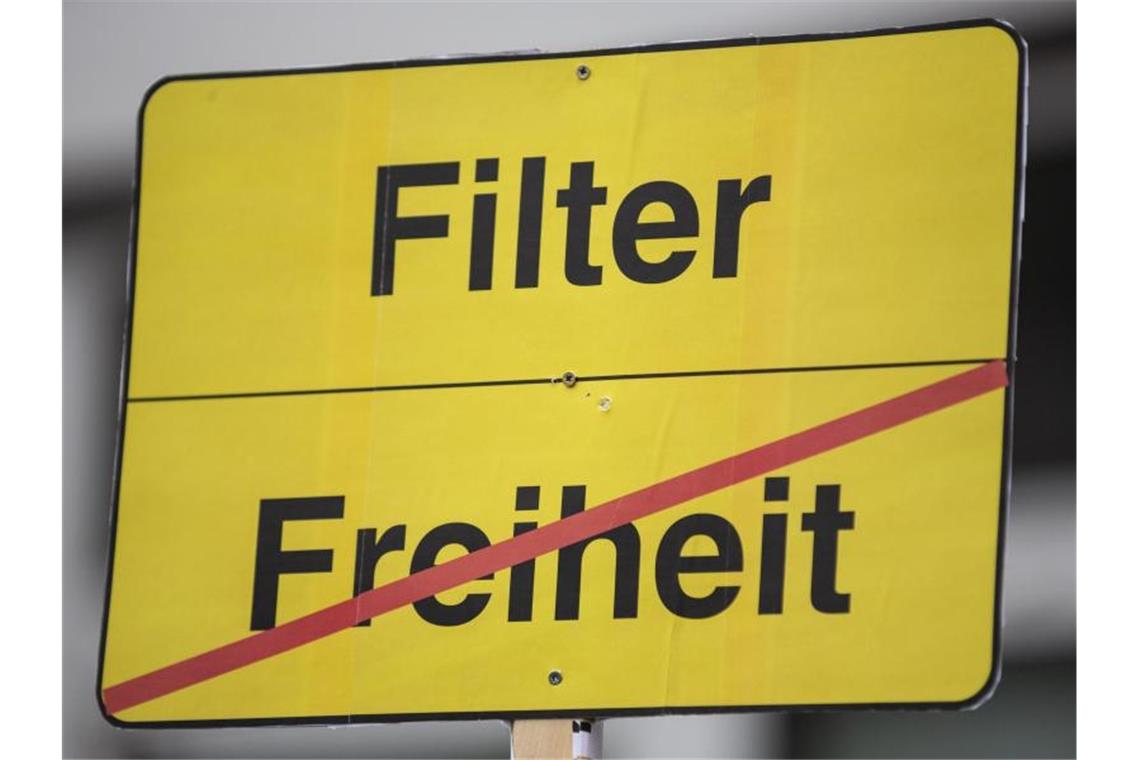 Bundestag beschließt Urheberrechtsreform Immer wieder hatte es in der Vergangenheit massive Proteste und Demonstrationen in vielen Ländern gegeben - Internetnutzer fürchteten Einschränkungen durch sogenannte Upload-Filter und eine Beschränkung der Meinungsfreiheit (Archiv). Foto: Christoph Soeder/dpa