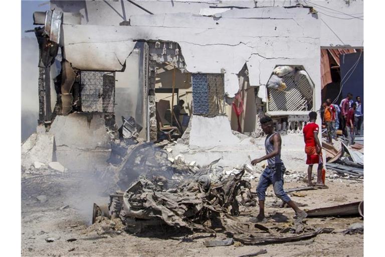 Immer wieder kommt es in Mogadischu zu Anschlägen. Am 12. Januar explodierte eine Autobombe und tötete mehr als ein Dutzend Menschen. Foto: Farah Abdi Warsameh/AP/dpa/Archiv
