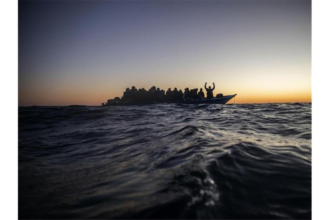 Immer wieder versuchen Menschen, Europa über das Mittelmeer zu erreichen. Foto: Bruno Thevenin/AP/dpa/Symbolbild
