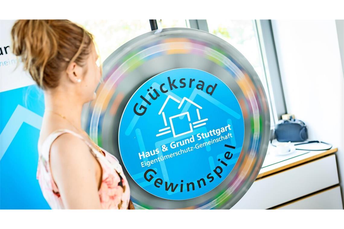 Immobilien kaufen und verkaufen sollte möglichst nicht dem Glück überlassen werden. Ein Glücksrad indes war eines der Unterhaltungsangebote am Tag der offenen Tür bei Haus & Grund in Stuttgart.