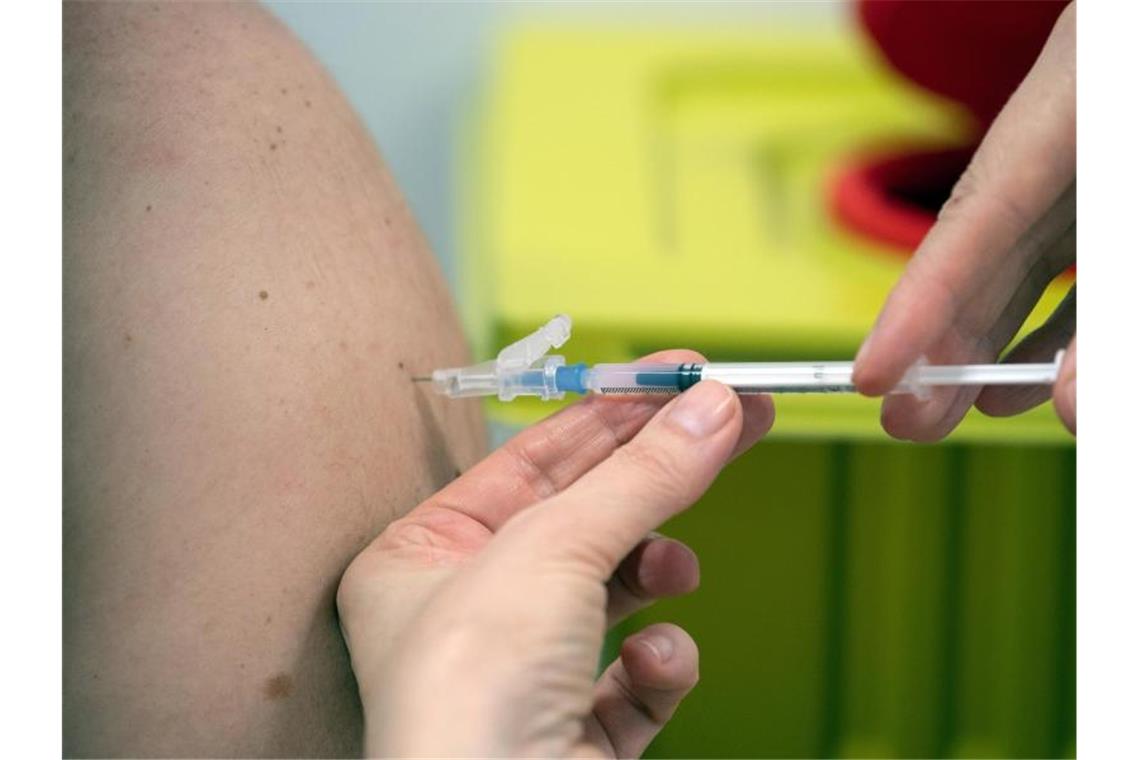 Impfungen gelten als wirksames Mittel gegen eine Corona-Infektion. Foto: Federico Gambarini/dpa