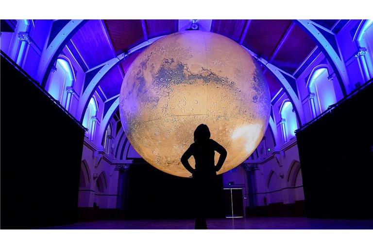 Imposant, aber von der Größe nur ein Bruchteil des Originals: Die Installation "Mars" mit sieben Meter Durchmesser wurde in Großbritannien ausgestellt (Archivfoto).