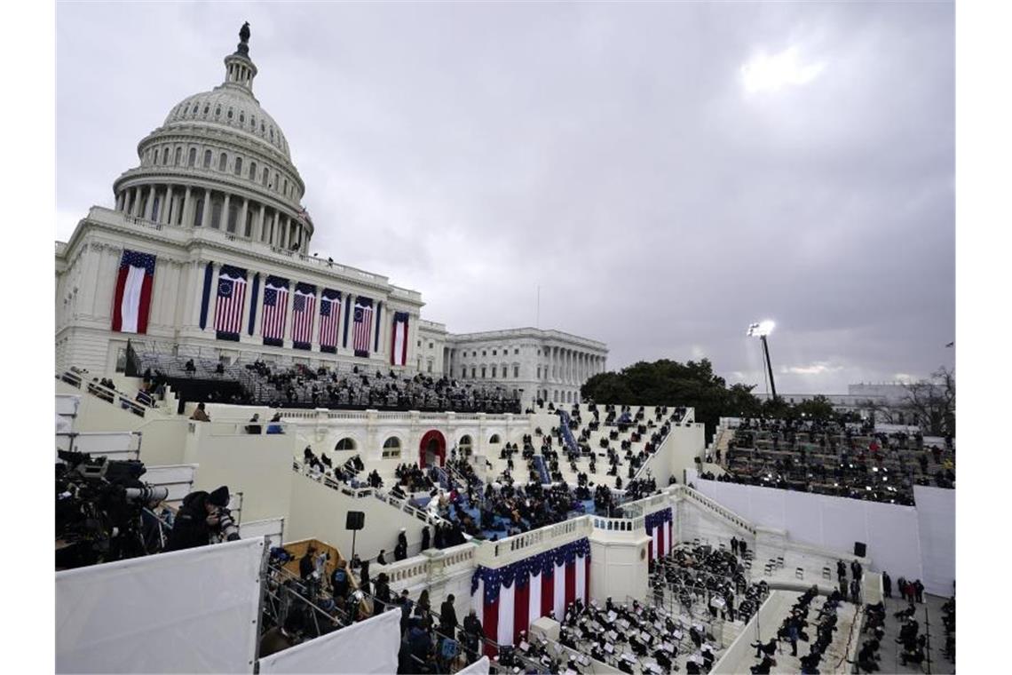 Imposante Kulisse: Das US-Kapitol ist für Joe Bidens Amtseinführung geschmückt. Foto: Carolyn Kaster/AP/dpa