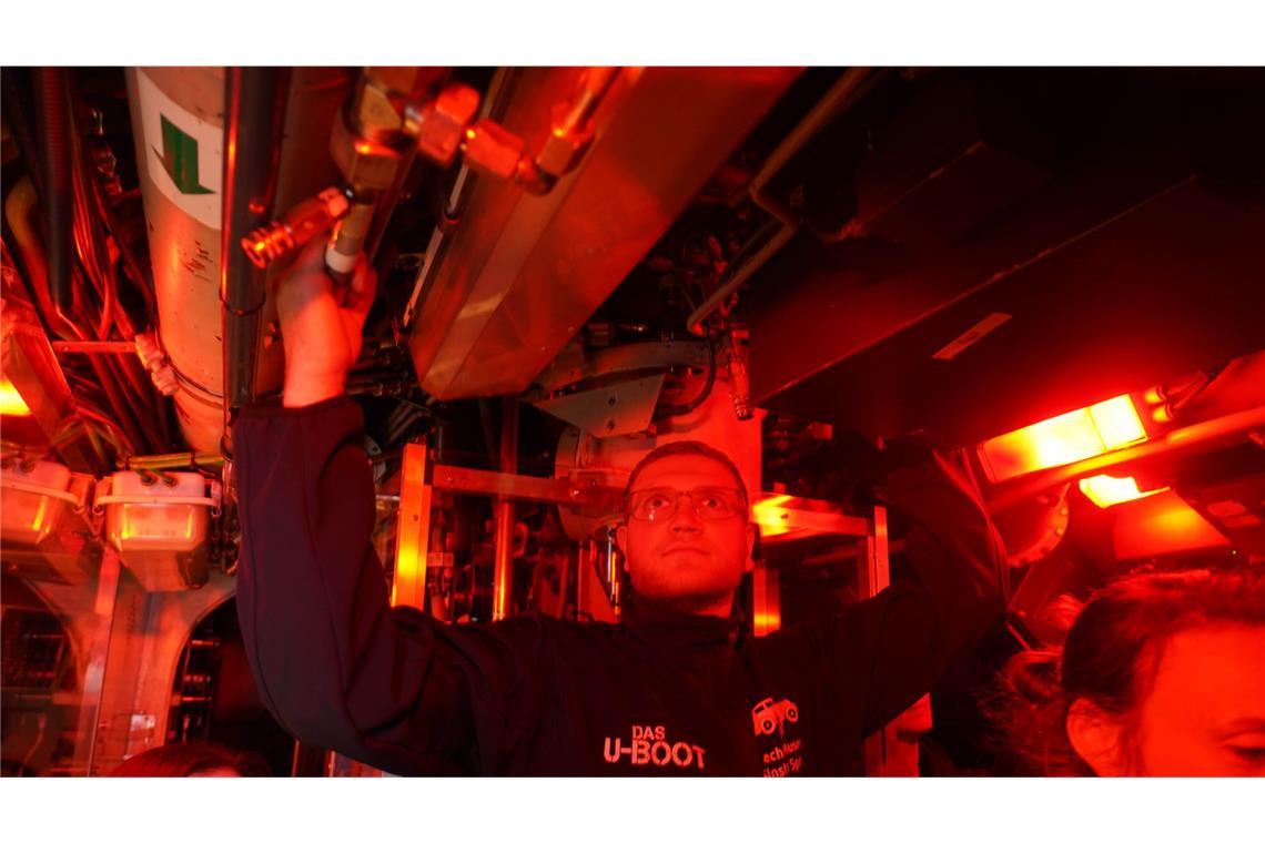 U-Boot U17 öffnet seine Luken für Besucher Impressionen des U-Boots im Technik Museum Sinsheim