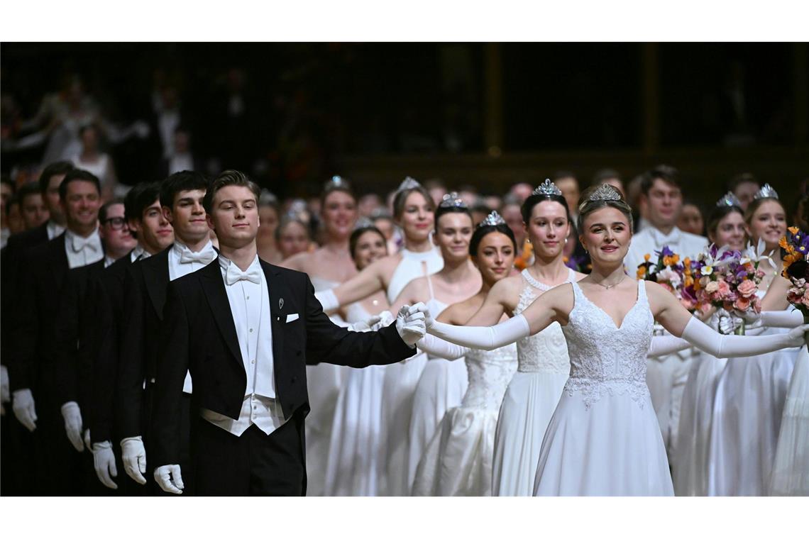 Wiener Opernball glitzert ohne Lugner mit Sternchen statt Stars Impressionen vom Opernball