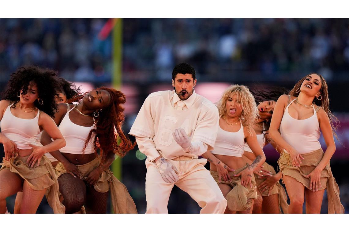 Impressionen von der Halbzeitshow beim Super Bowl 60.