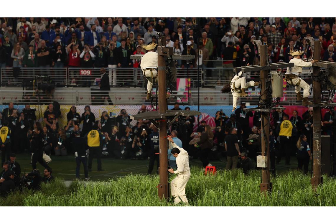 Impressionen von der Halbzeitshow beim Super Bowl 60.