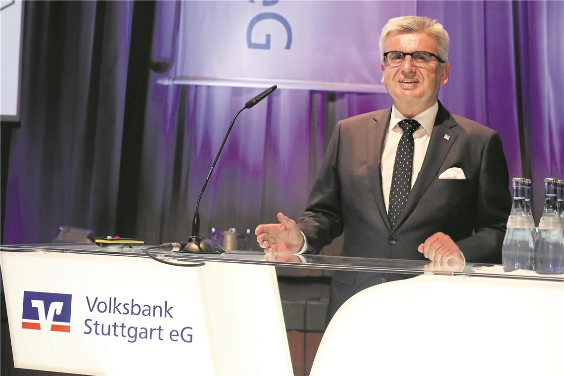 In 48 Berufsjahren hat Hans Rudolf Zeisl ausschließlich bei Genossenschaftsbanken gearbeitet und ist froh darüber, dass sein Auftrag niemals Gewinnmaximierung hieß. Foto: G. Habermann