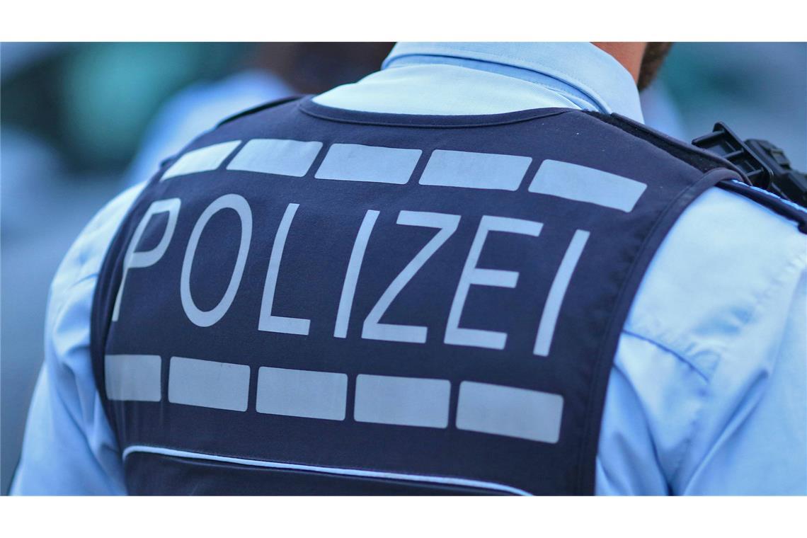 28-Jähriger greift Polizisten mit Zimmermannshammer an In Aalen ging ein 28-Jähriger mit einem Zimmermannshammer auf Polizeibeamte los (Symbolfoto).