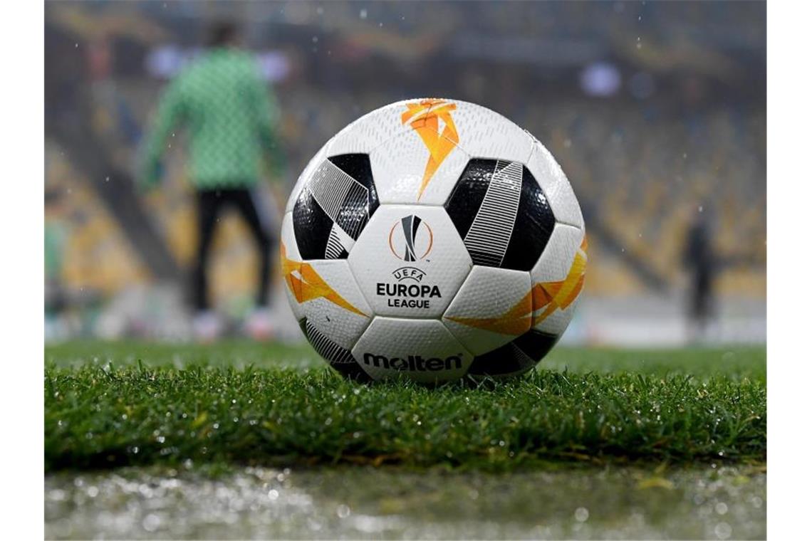 UEFA setzt Ligen Frist für Entscheid zur Saisonfortsetzng In allen europäischen Topligen und Wettbewerben ruht wegen der Coronavirus-Pandemie der Ball. Foto: Swen Pförtner/dpa