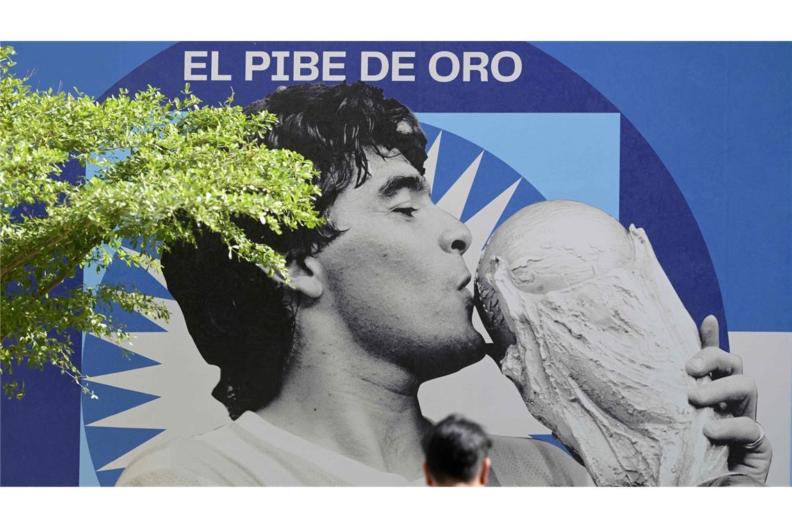 Arzt: Maradona „sehr schwieriger Patient“ In Argentinien lebt der Mythos Diego Maradona auch nach seinem Tod weiter.