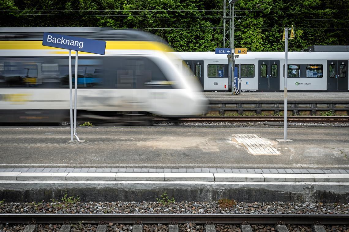 Oberleitungsstörung am Bahnhof Backnang behoben
