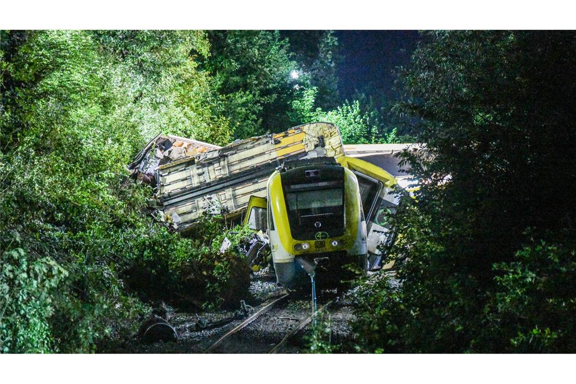 Lokführer stirbt bei Unfall
