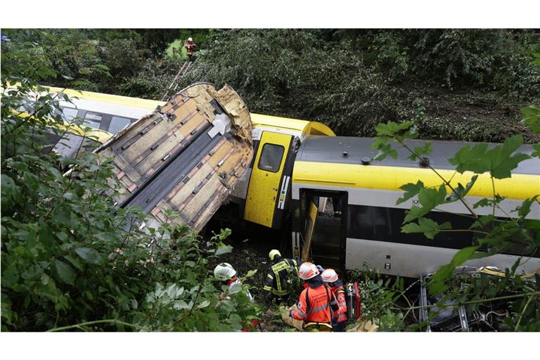 In Baden-Württemberg ist ein Personenzug entgleist.