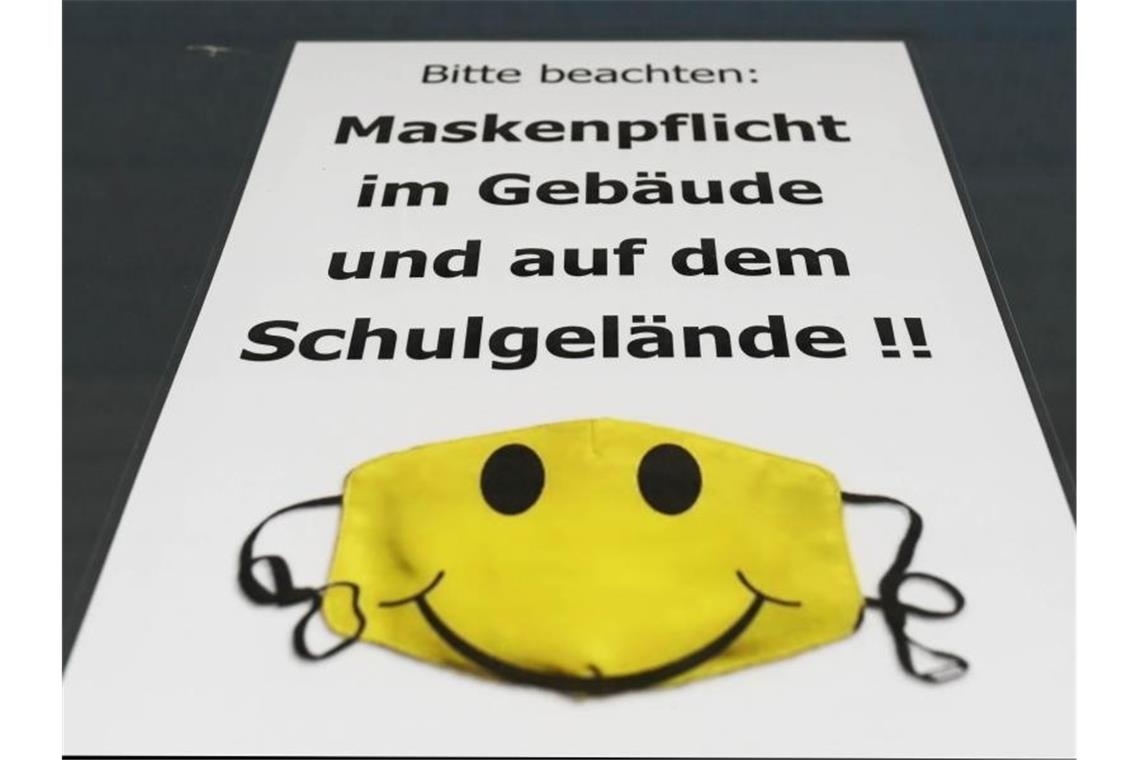 In Baden-Württemberg kommt die Maskenpflicht ab Klasse 5 im Unterricht. Foto: Uli Deck/dpa