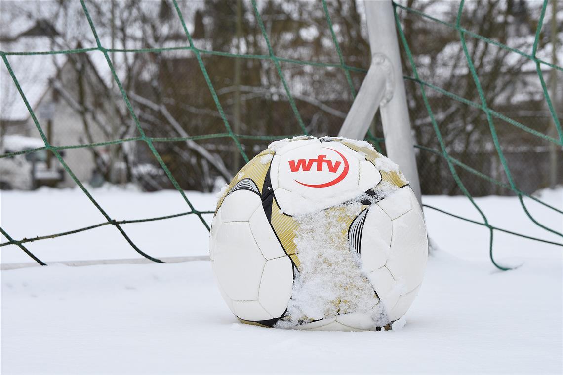In Balingen liegt Schnee, daher wird heute kein Fußball gespielt. Foto: Tobias Sellmaier