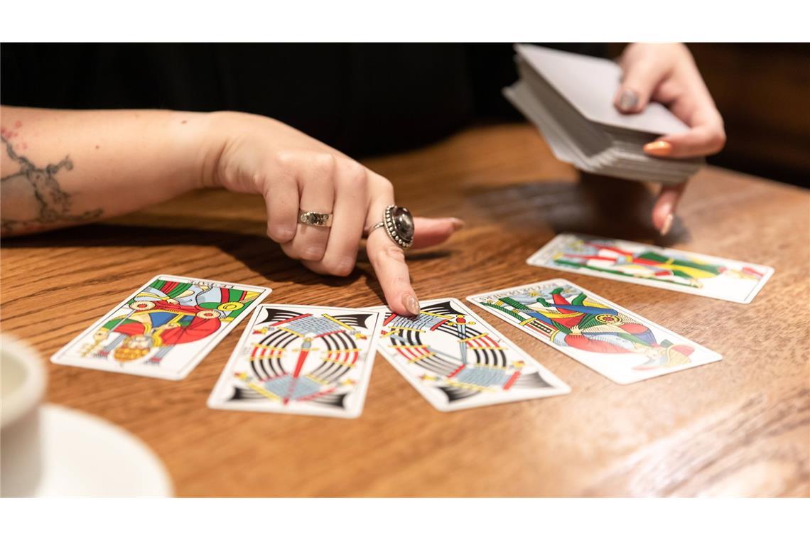 In Bayern ist eine Frau Opfer einer angeblichen Wahrsagerin geworden und zahlte eine sechsstellige Summe (Symbolfoto).