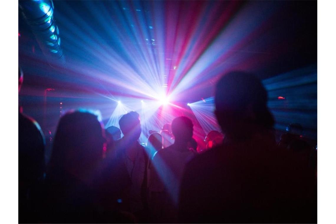 Berliner Clubs und Bars seit diesem Wochenende geschlossen In Berlin bleiben die Clubs in den nächsten Wochen geschlossen. Foto: Sophia Kembowski/dpa