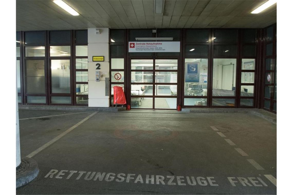 Ärzte warnen vor Ansturm auf Praxen wegen Coronavirus In Berlin ist der erste Coronavirus-Fall bestätigt worden. Foto: Jörg Carstensen/dpa