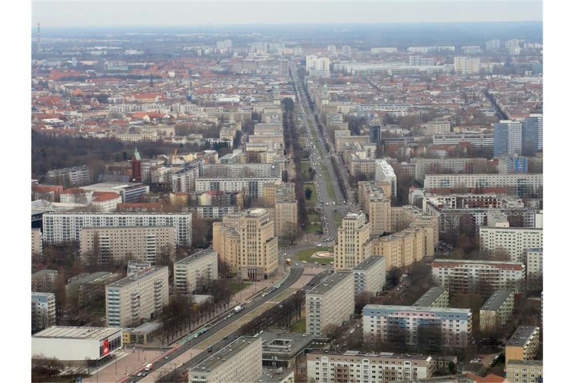 In Berlin sind als einziger Ballungsraum in Deutschland die geforderten Wohnungsmieten im mittleren Segment 2020 angestiegen im Vergleich zu 2019. Foto: Soeren Stache/dpa-Zentralbild/dpa