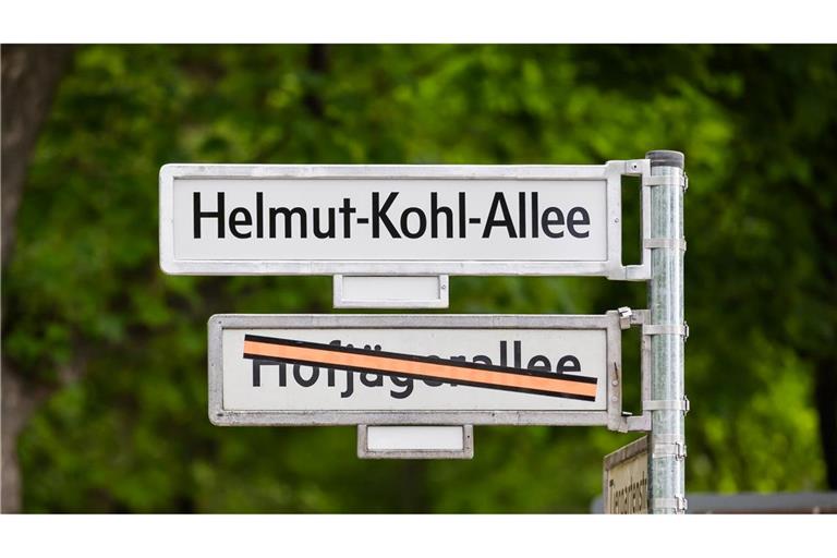 In Berlin trägt eine Allee nun den Namen von Helmut Kohl.