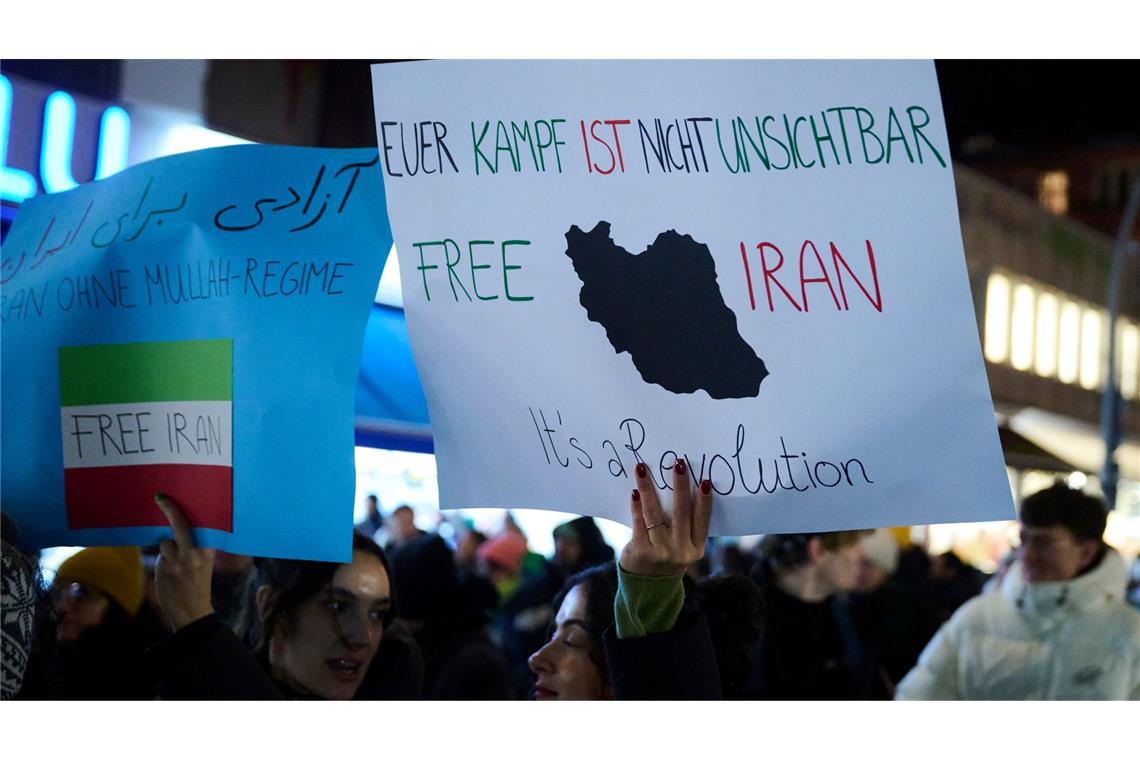 In Berlin wurde demonstriert unter dem Motto "Protest gegen die Todesmaschinerie der Islamistischen Republik Iran".