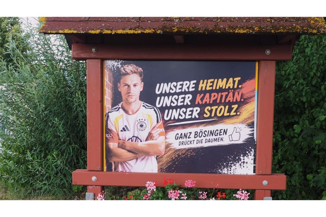 In Bösingen ist man Joshua Kimmich eng verbunden – hier eine Tafel, die zu Beginn der WM aufgestellt wurde (Archivfoto).