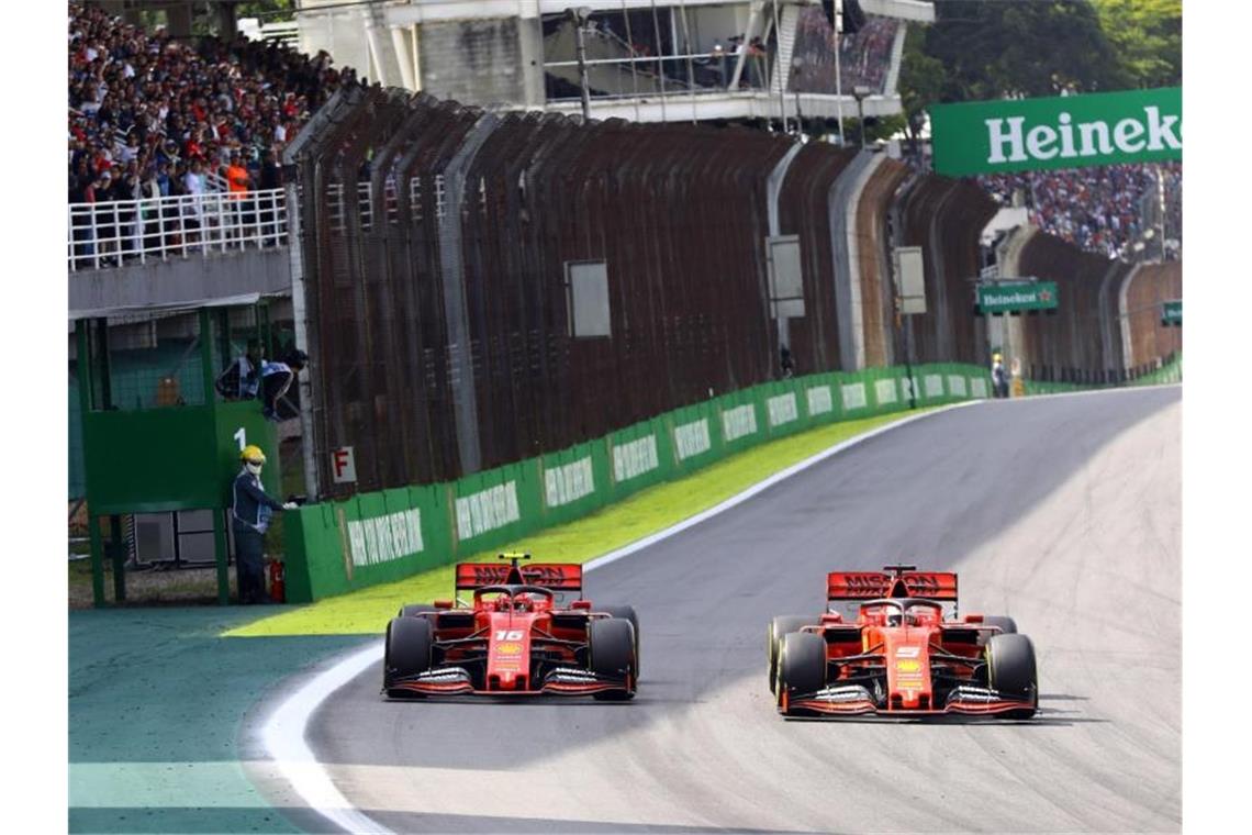 Alarmstufe Ferrari-rot: Vettel/Leclerc müssen zum Rapport In Brasilien krachten die Ferrari-Piloten Sebastian Vettel (r) und Charles Leclerc zusammen. Foto: Photo4/Lapresse/Lapresse via ZUMA Press/dpa