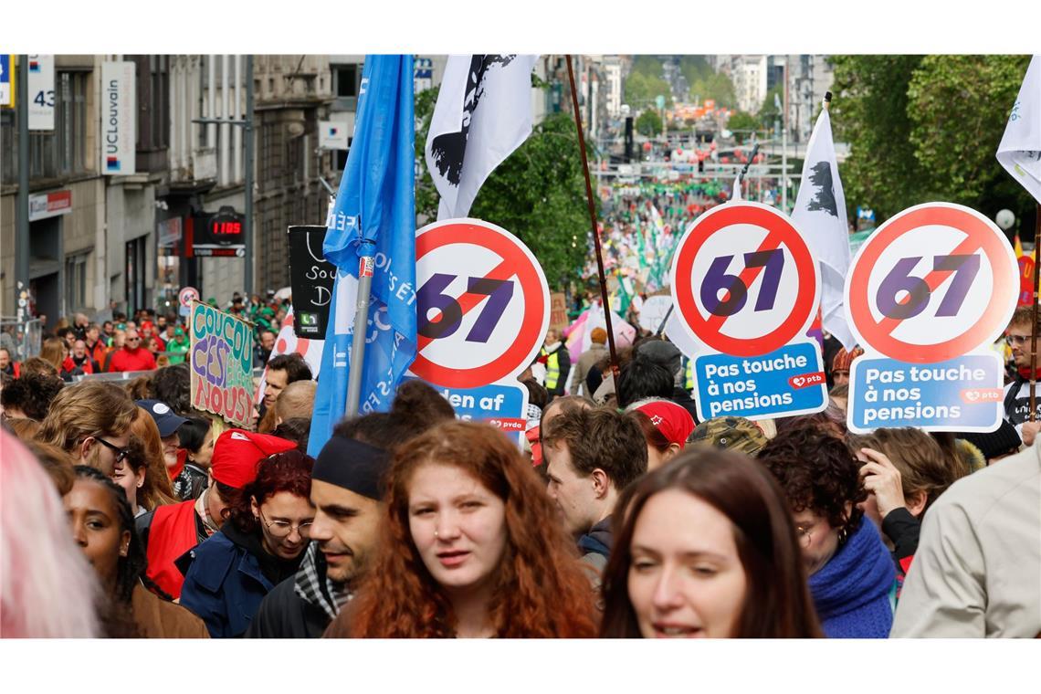 In Brüssel gehen am Dienstag zehntausende Menschen gegen die Reform des Sozialstaates auf die Straße. Das Land wird wegen eines massiven Sparprogrammes der Regierung immer wieder von Protesten erschüttert.