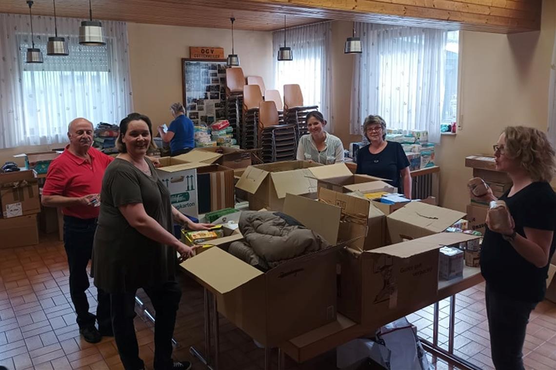 In Cottenweiler sammelten Unterstützer von „hands for help“ Ende März erneut Spendengüter für die Ukraine. Der Verein plant dies zukünftig öfters. Foto: privat