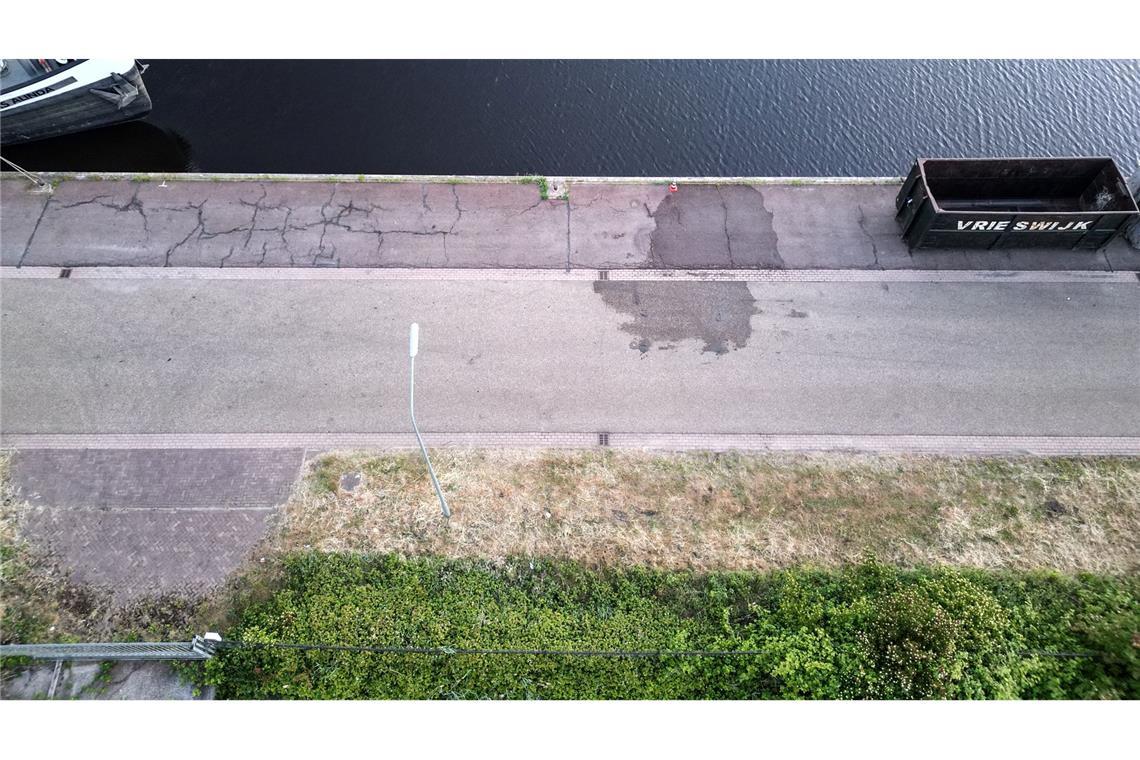 Traurige Gewissheit - Jeffrey und Emma sind tot In dem geborgenen Auto wurden die Leichen der Kinder und des Vaters gefunden.