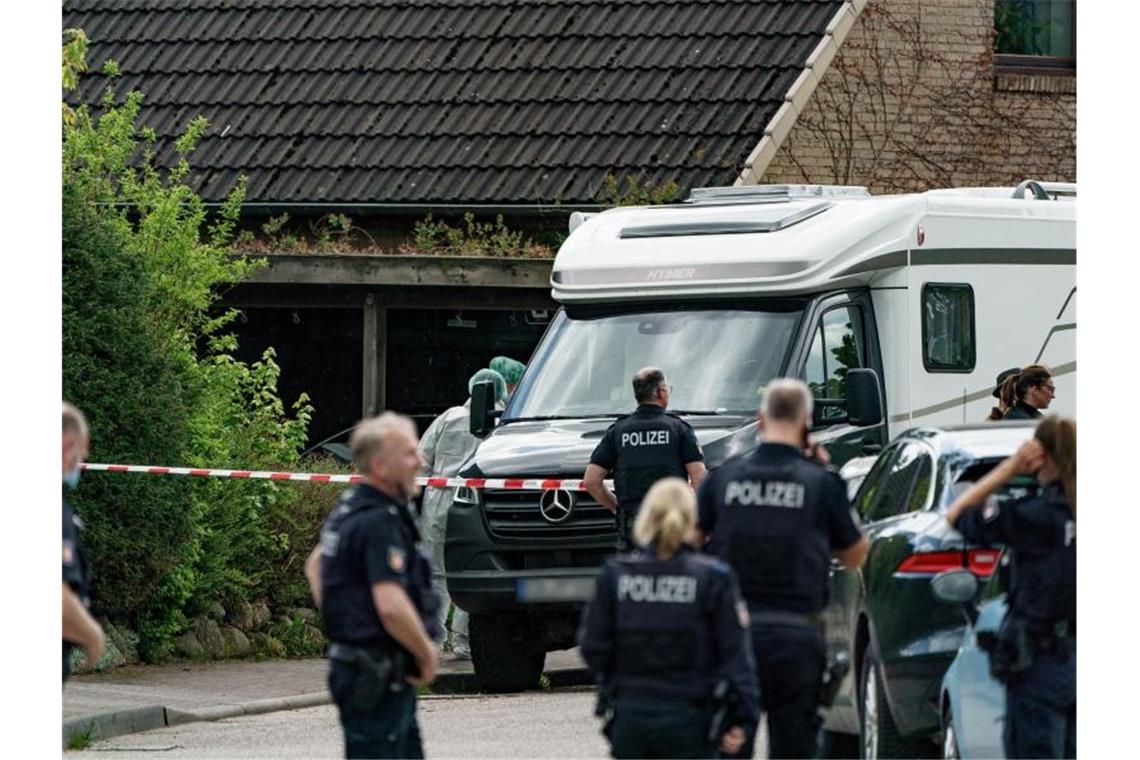 Dreifachmordprozess gegen Zahnarzt beginnt in Kiel In dem Haus in Dänischenhagen bei Kiel wurden zwei Tote gefunden. Die Anklage wirft dem 48-jährigen Angeklagten insgesamt drei Morde aus Heimtücke und niedrigen Beweggründen vor. Foto: Axel Heimken/dpa