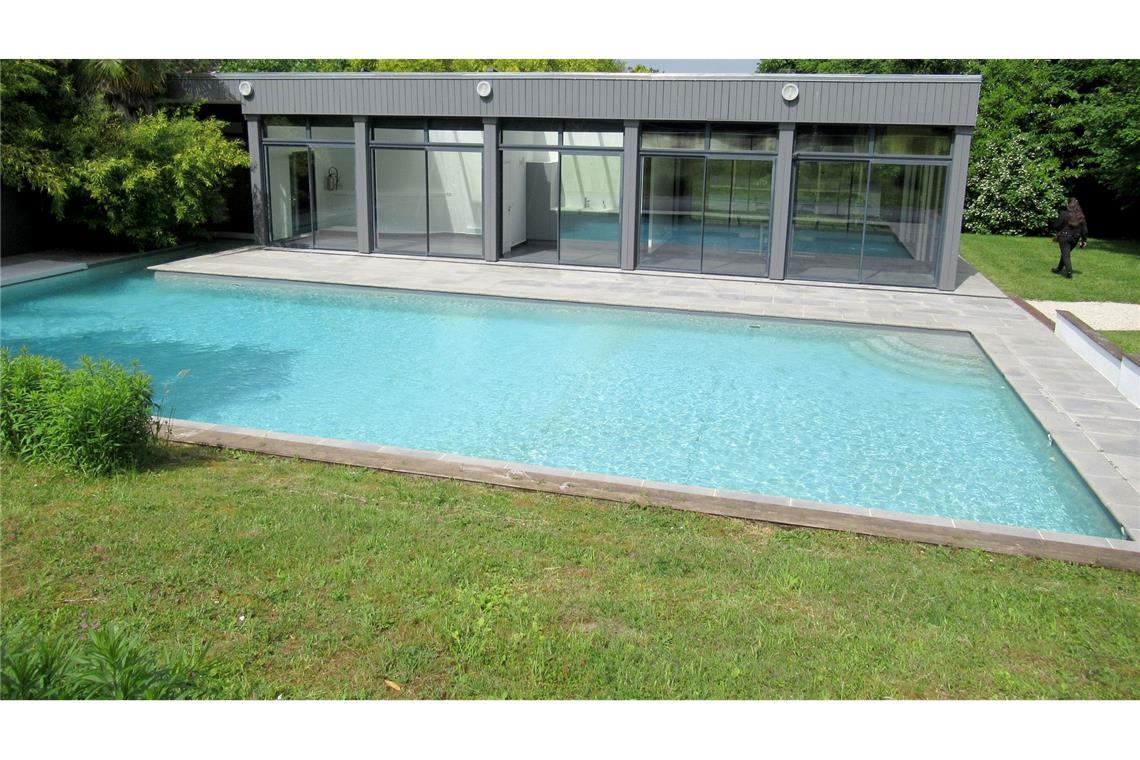 In dem Poolhaus soll Lagerfeld seine einzige Nacht in Louveciennes verbracht haben.