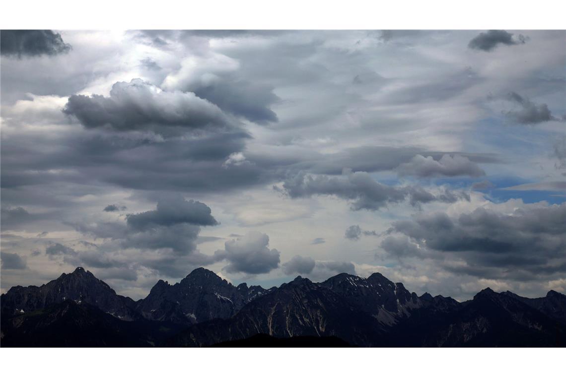 In den Allgäuer Alpen ist ein Bergsteiger in den Tod gestürzt. (Symbolbild)