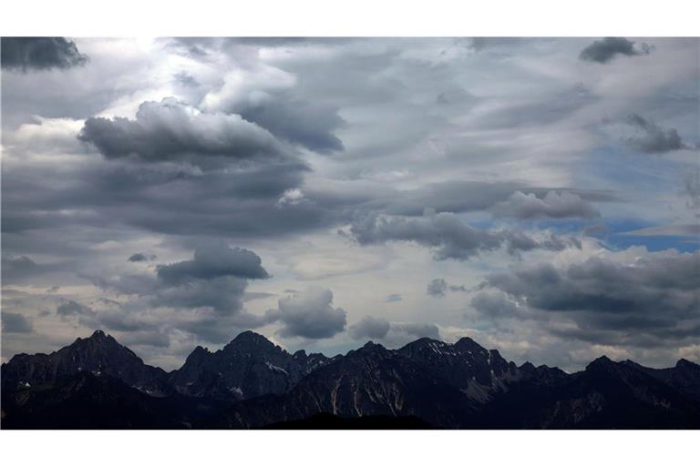 In den Allgäuer Alpen ist ein Bergsteiger in den Tod gestürzt. (Symbolbild)