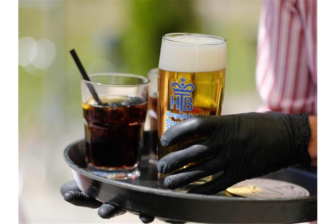 In den Branchen Gastronomie und Veranstaltungen gibt es überdurchschnittlich viele Mini-Jobs. Foto: Sebastian Willnow/dpa-Zentralbild/dpa