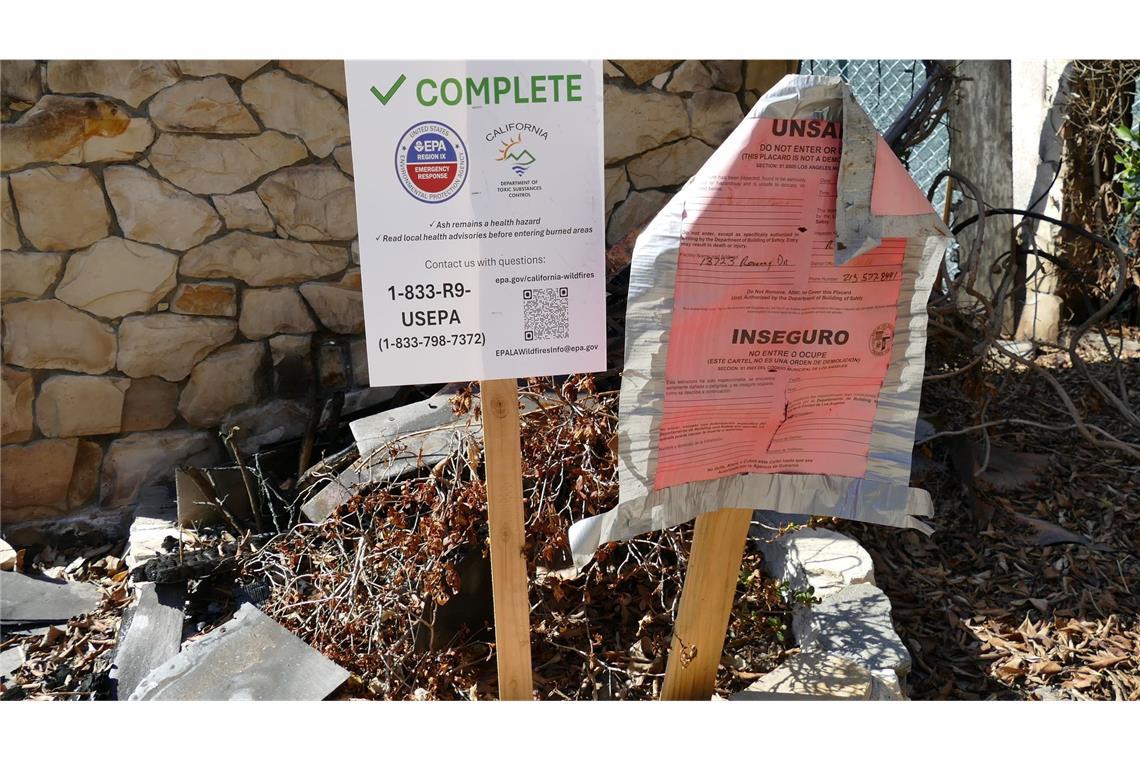 100 Tage nach dem Inferno - ein langer Weg für Los Angeles In den Brandgebieten werden Trümmer und Giftstoffe entsorgt.