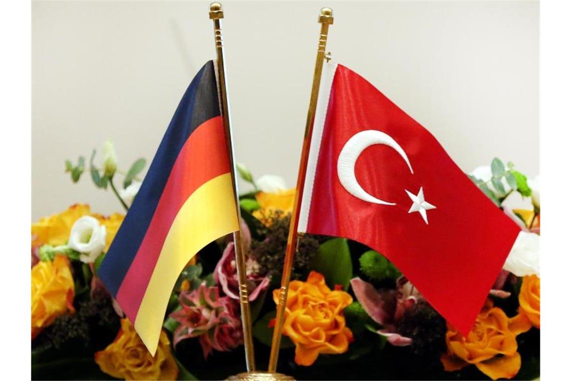 In den deutsch-türkischen Beziehungen überschatten immer wieder Krisen die Dialoge. Foto: Lefteris Pitarakis/dpa