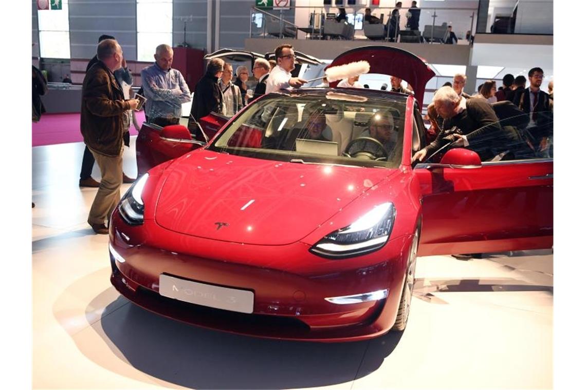 In den drei Monaten bis Ende Juni entfiel der Großteil des Geschäfts mit 77.550 Auslieferungen wie erwartet auf Teslas Hoffnungsträger Model 3. Foto: Uli Deck