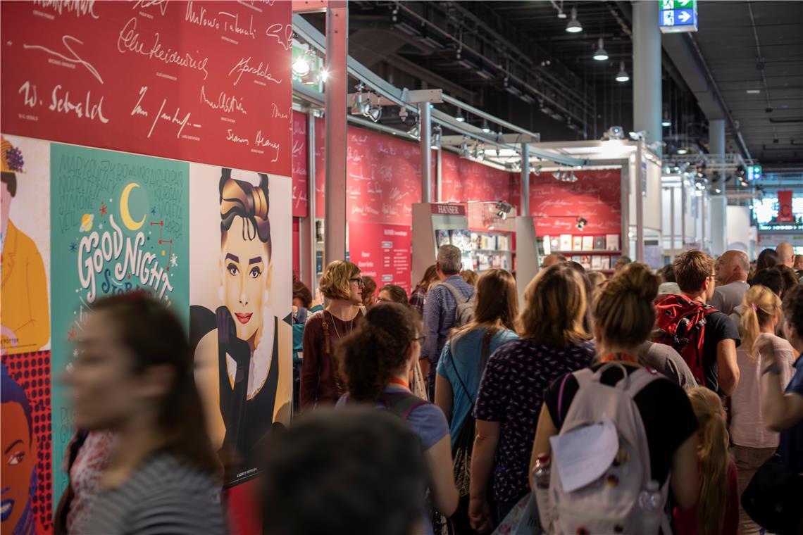 Backnanger Autoren meiden Frankfurter Buchmesse In den Gängen auf der Frankfurter Buchmesse drängen sich wieder die Besucher. Symbolbild: Frankfurter Buchmesse/Nikla