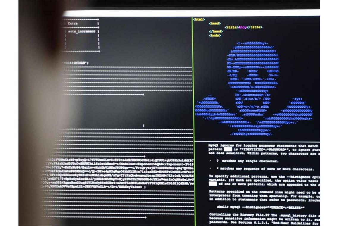 Deutsche Unternehmen beklagen Schäden durch Cyberangriffe In den Jahren 2020 und 2021 waren fast neun von zehn Unternehmen von Cyberkriminalität betroffen. Foto: Frank Rumpenhorst/dpa