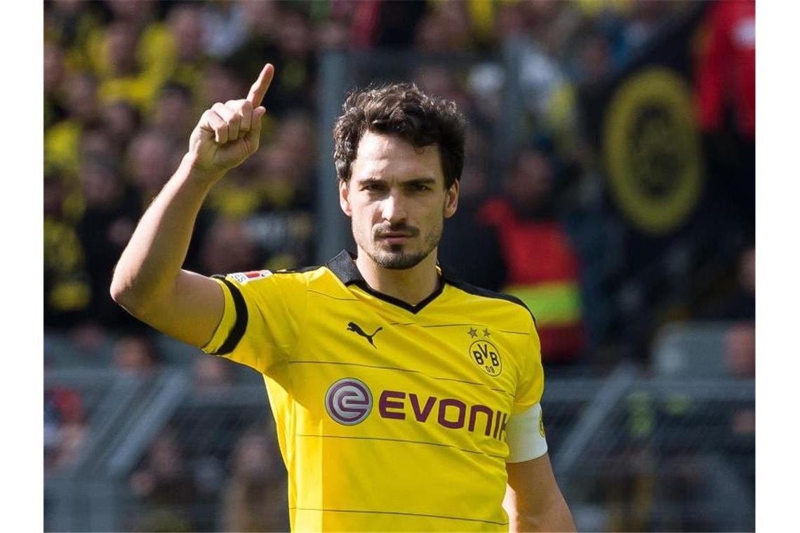 In den Medien wird über eine Rückkehr des Bayern-Verteidigers zu Borussia Dortmund spekuliert. Foto: Guido Kirchner/dpa/Archiv